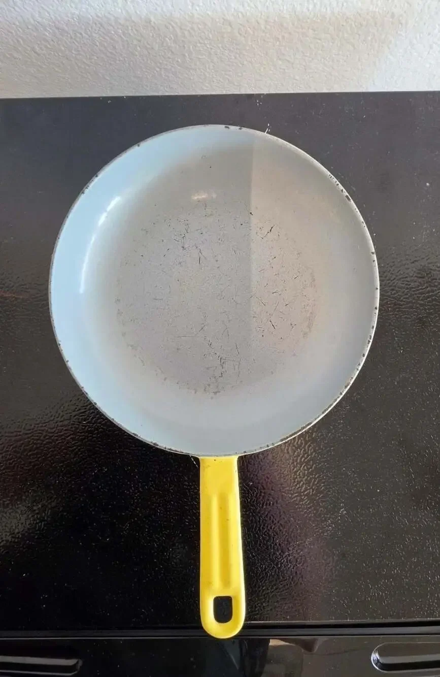Descoware Cast Iron 2-In-1 Skillet Saucepan With Lid Yellow Belgium